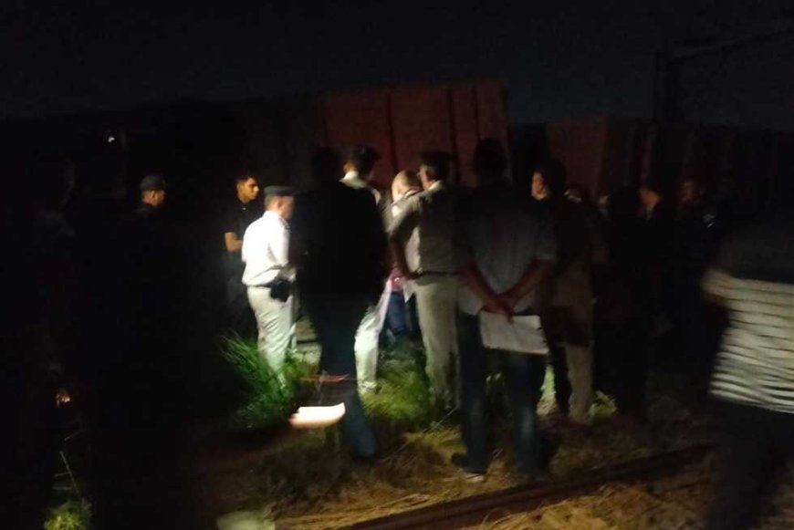 التحفظ على سائق قطار البضائع ومساعده بسبب خروج العربات بـ بني سويف (صور)