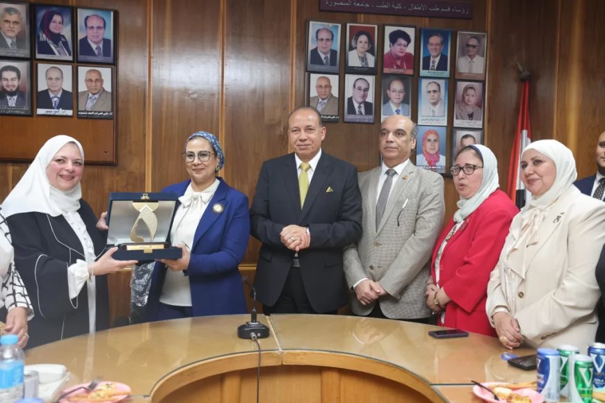 خلال زيارتها لمحافظة الدقهلية:  المستشارة أمل عمار ووفد المجلس يتفقدون وحدة مناهضة العنف ضد المرأة ووحدة المرأة الآمنة بجامعة المنصورة ومستشفى الأطفال الجامعي