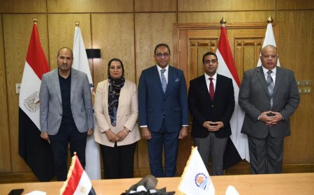 عين شمس توقع بروتوكول تعاون مع قنا لإعداد دليل الهوية البصرية 