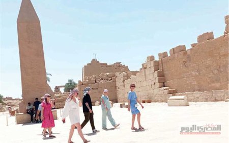 حريق بجوار معبد موت بالأقصر.. و3 سيارات إطفاء تخمده