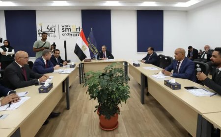 وزير الاتصالات  يلتقى مجموعة من المتدربين والمهنيين المستقلين وخريجى البرامج التدريبية فى مركز إبداع مصر الرقمية “كريتيفا”