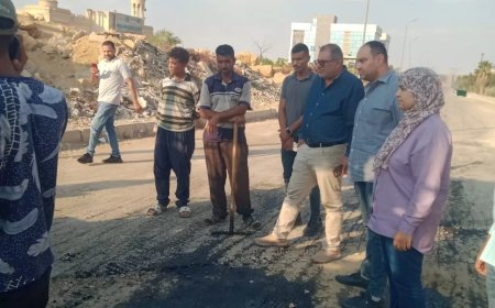 استمرار أعمال رفع كفاءة وصيانة الطرق بمدينة الشروق