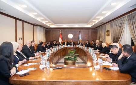 «الشعب الجمهوري» يجتمع بمرشحيه في القائمة الوطنية استعدادًا لانتخابات مجلس النواب 2025