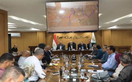 نائب محافظ الجيزة يناقش مشروعات الصرف الصحي ببشتيل وحضر