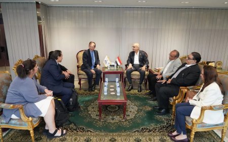 رئيس جامعة عين شمس يستقبل وفدا من جامعة تكساس