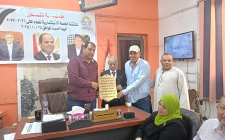 أعاد تأهيل 55 عمود إنارة.. أهالي قري العياط يكرمون رئيس المدينة لجهوده في إعادة الحياة للمركز