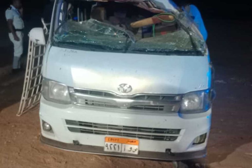 9 مصابين في حادث انقلاب ميكروباص على طريق أسوان الصحراوي الغربي