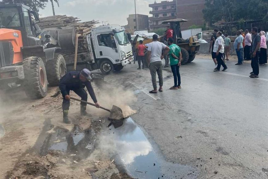 إعادة حركة المرور للطريق الزراعي بعد انقلاب سيارة نقل محملة بالأخشاب في طوخ