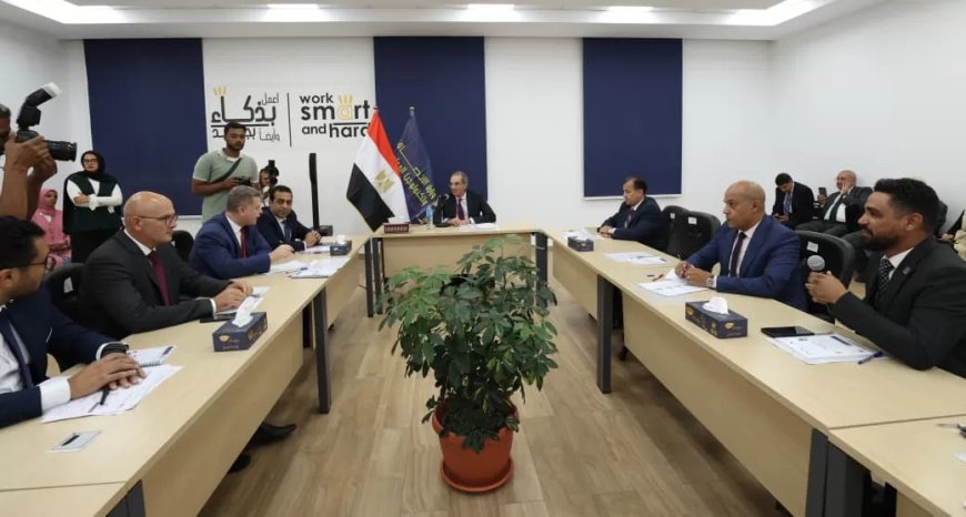 وزير الاتصالات  يلتقى مجموعة من المتدربين والمهنيين المستقلين وخريجى البرامج التدريبية فى مركز إبداع مصر الرقمية “كريتيفا”