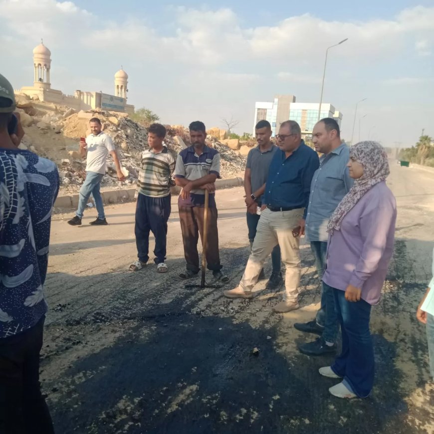 استمرار أعمال رفع كفاءة وصيانة الطرق بمدينة الشروق