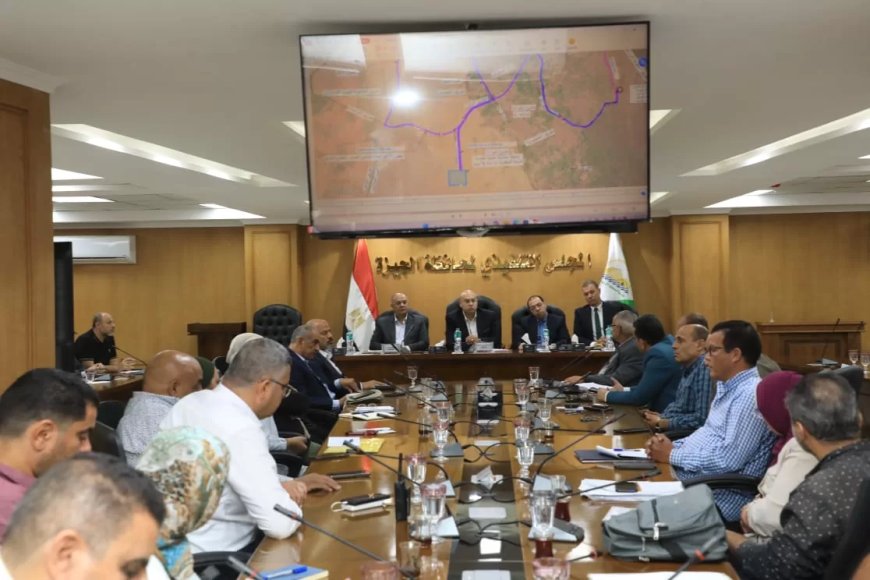 نائب محافظ الجيزة يناقش مشروعات الصرف الصحي ببشتيل وحضر