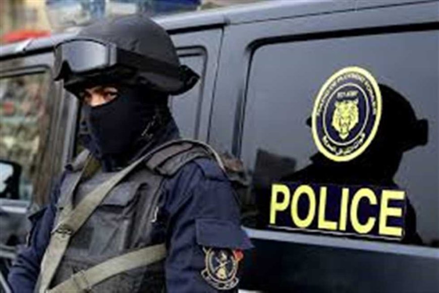 ضبط 18 بندقية آلية ومواد مخدرة داخل منزل في قنا