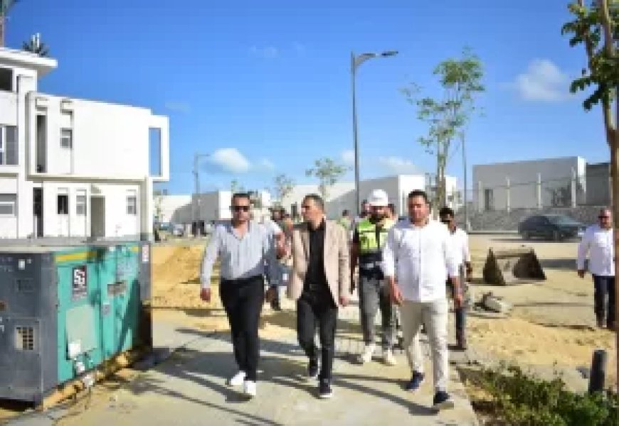 نائب رئيس هيئة المجتمعات العمرانية يتفقد مشروعات مدينة العلمين الجديدة
