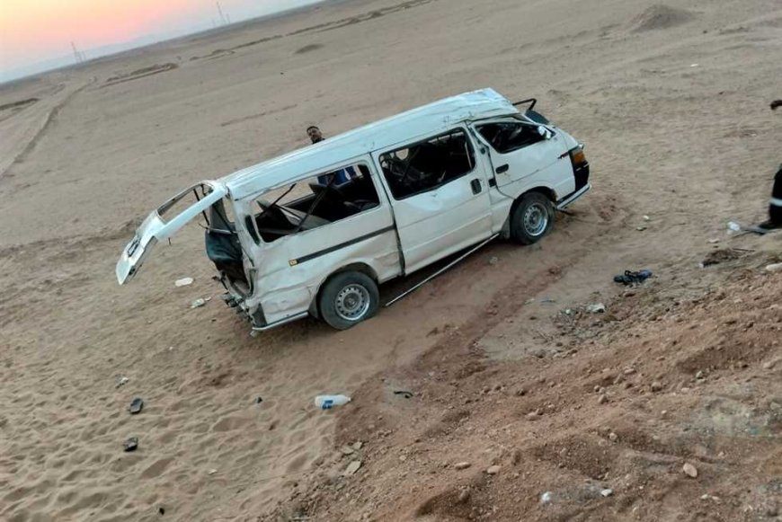 إصابة 19 شخصًا في حادث إنقلاب سيارة ميكروباص على طريق أسوان الصحراوي الغربي