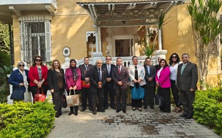 السفير الفنزويلي يبحث تعزيز التعاون السياحي مع كبار الخبراء فى قطاع السياحة