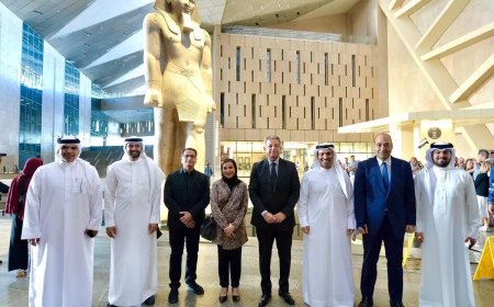 رئيس الأعلى للإعلام ووزير الإعلام البحريني في جولة بالأهرامات والمتحف المصري الكبير