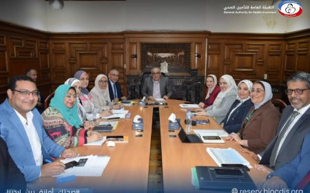 رئيس هيئة التأمين الصحي فى إجتماع موسع مع قيادات الهيئة لمتابعة الملفات الصحية وتعزيز جودة الخدمات
