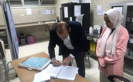 نائب وزير الصحة يحيل طبيبتين للتحقيق ويكافئ ممرضة بالشروق ليلاً