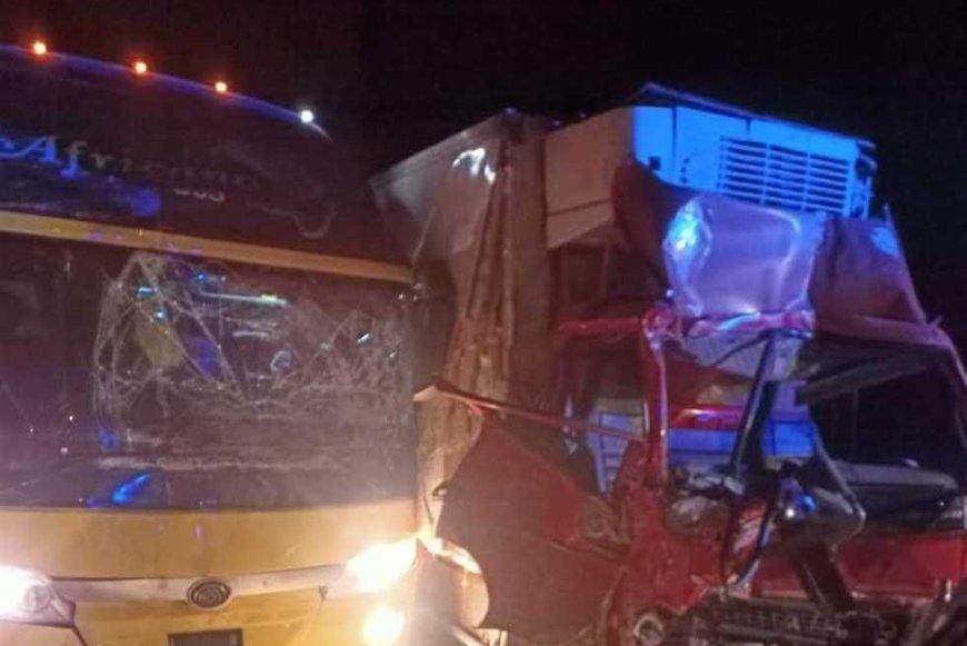 مصرع شخص وإصابة 14 آخرين في حادث تصادم على طريق «الجلالة – الزعفرانة» بالسويس