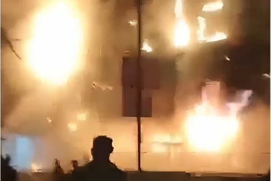 حريق هائل في مول شهير بمدينة العبور وجهود مكثفة لإخماده