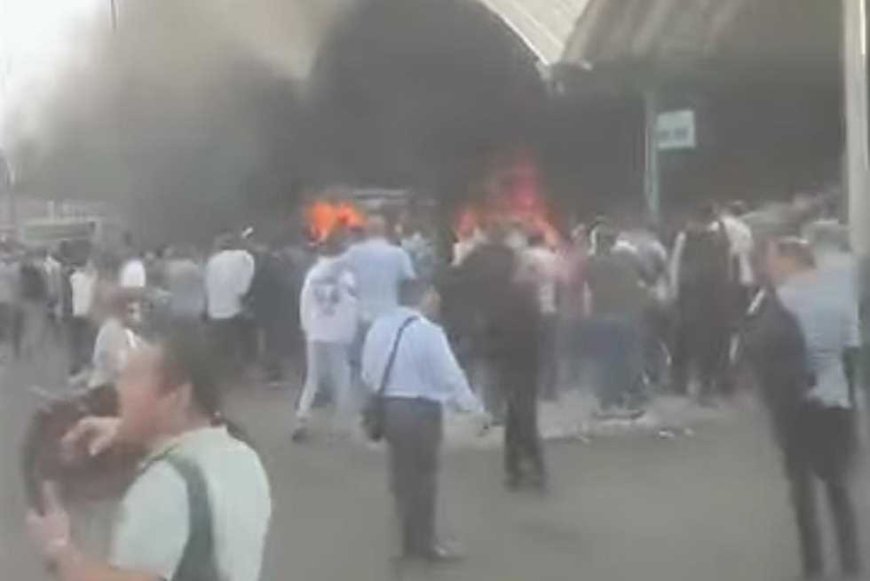 السيطرة على حريق «ميكروباص» دون أضرار بشرية بالموقف الجديد قي الإسكندرية (صور)