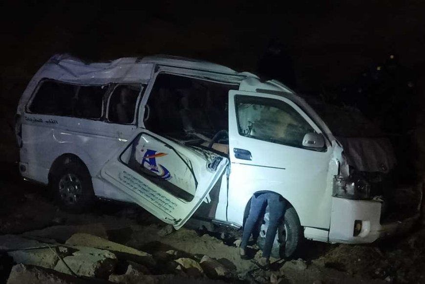 إصابة 6 أشخاص في انقلاب سيارة ميكروباص بالطريق الحر في القليوبية