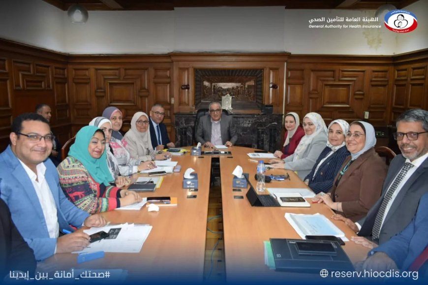 رئيس هيئة التأمين الصحي فى إجتماع موسع مع قيادات الهيئة لمتابعة الملفات الصحية وتعزيز جودة الخدمات