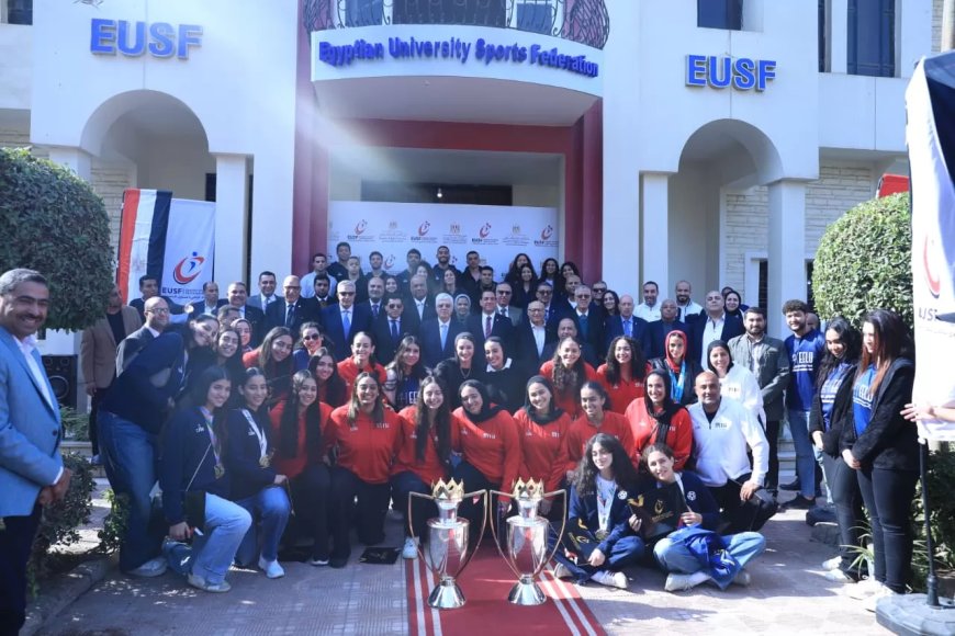 د.عاشور.. يكرم الطلاب الفائزين بالبطولة العالمية العاشرة للجامعات التي أقيمت ببرشلونة