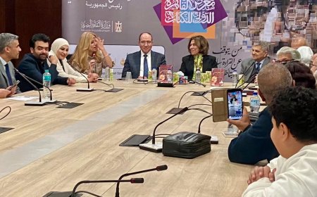 رموز السياسة والفن والثقافة يشهدون حفل توقيع كتاب «امرأة لا تنحني» لفريدة الشوباشي