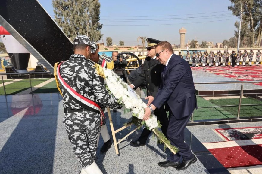 احتفالاً بالذكرى الـ 74.. محافظ المنوفية و مدير الأمن يضعان إكليل الزهور علي النصب التذكاري لشهداء الشرطة