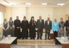 مشهد وطنى مميز بجامعة اسيوط الأهلية .. الطلاب يستقبلون الانبا دانيال بالورود  ويلتقطون الصور التذكارية فى أجواء من المحبة