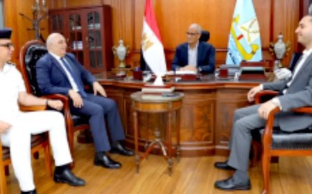 محافظ كفرالشيخ يلتقى  مع مدير المرور الجديد ويؤكد تطوير المنظومة المرورية وتحقيق السيولة بالشوارع على رأس أولويات المرحلة المقبلة