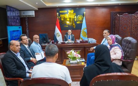 خدمة المواطن أولًا».. محافظ الغربية يواصل اللقاء الأسبوعي بالمواطنين ويتابع الاستجابة لمطالبهم