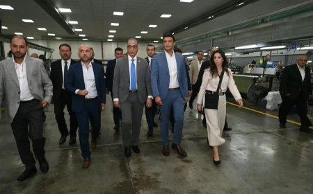 وزير الصناعة يتفقد مصنعين للصناعات النسيجية والتريكو والصباغة والطباعة والتجهيز بالمنطقة الصناعية الرابعة